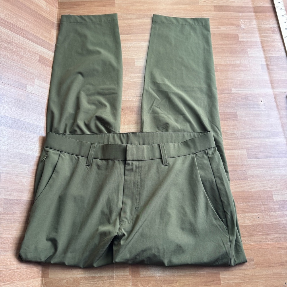 Fabletics Men's The Only pant, size 33x32, army green , versatile golf pants
